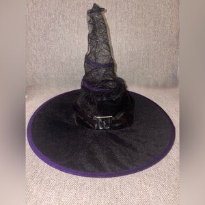 Velour witches hat with purple accents